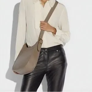 バッグ everyone shoulder bag (CHARCOAL) Black Wrinkled-Effect Half-Moon Crossbody Bag - CHARLES
